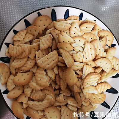 黄油|几分钟搞定棉花糖版雪花酥，一步就搞定