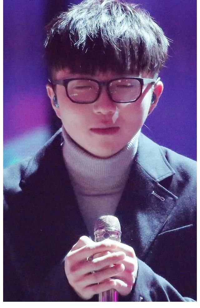 毛不易：被華晨宇嘲諷，憑實(shí)力讓資本低頭，揚(yáng)眉吐氣