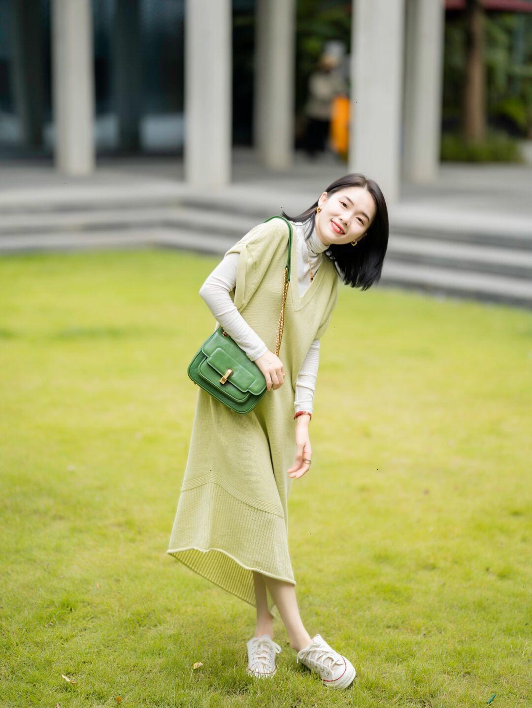 百搭 春天穿裙子就选毛衣裙,温柔舒适又百搭,普通人也能穿出高级感