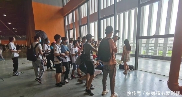 不悔|小尤奈不悔漫展JK事件,账号遭到网友举报,相关话题都被封了