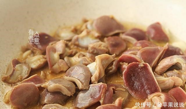 炒鸡胗,先焯水还是直接炒都错了,用它泡一泡,鸡胗鲜嫩无异味