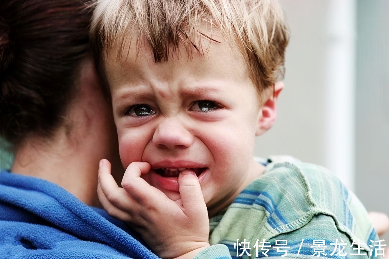 黑牙|6岁孩子满口“黑牙”,罪魁祸首不是吃糖,而是父母的疏忽造成的