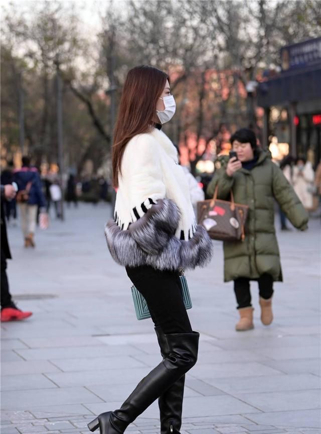 适合|冬季适合穿着过膝靴,还是高跟款式更显身材,你觉得呢?