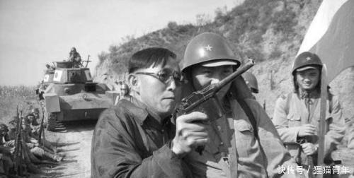 侵略者|日军进村时见一老人，老人呵斥他们，听了后恭敬地离开了！