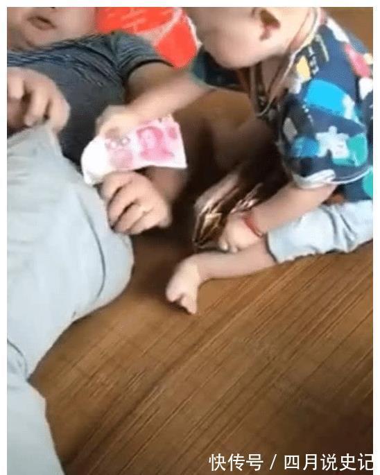 小棉袄|爸爸小金库被发现,孩子一手操作让人笑喷,网友:妈妈派的奸细?