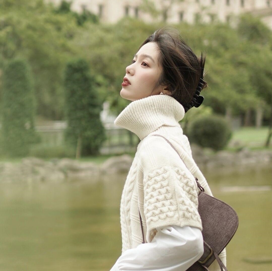 半身裙 30+女性如何摆脱土气感?针织衫搭配半身裙,高级时髦又减龄