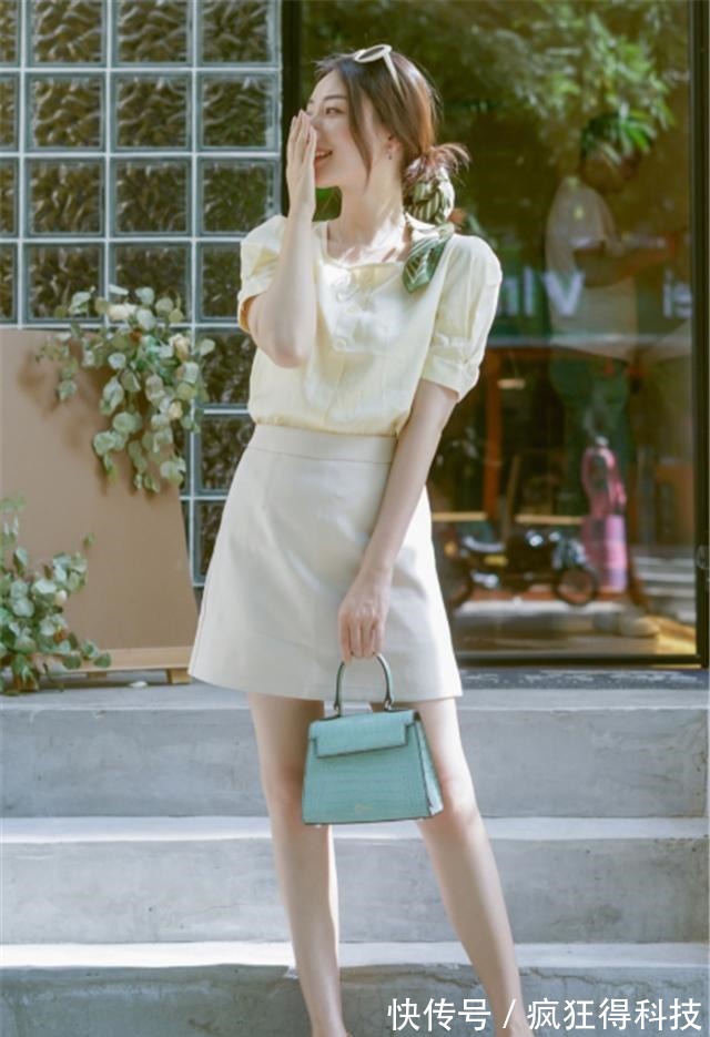 半身裙 百褶裙过时了,今夏流行“A字长裙”,配上这款低跟鞋,太洋气了!