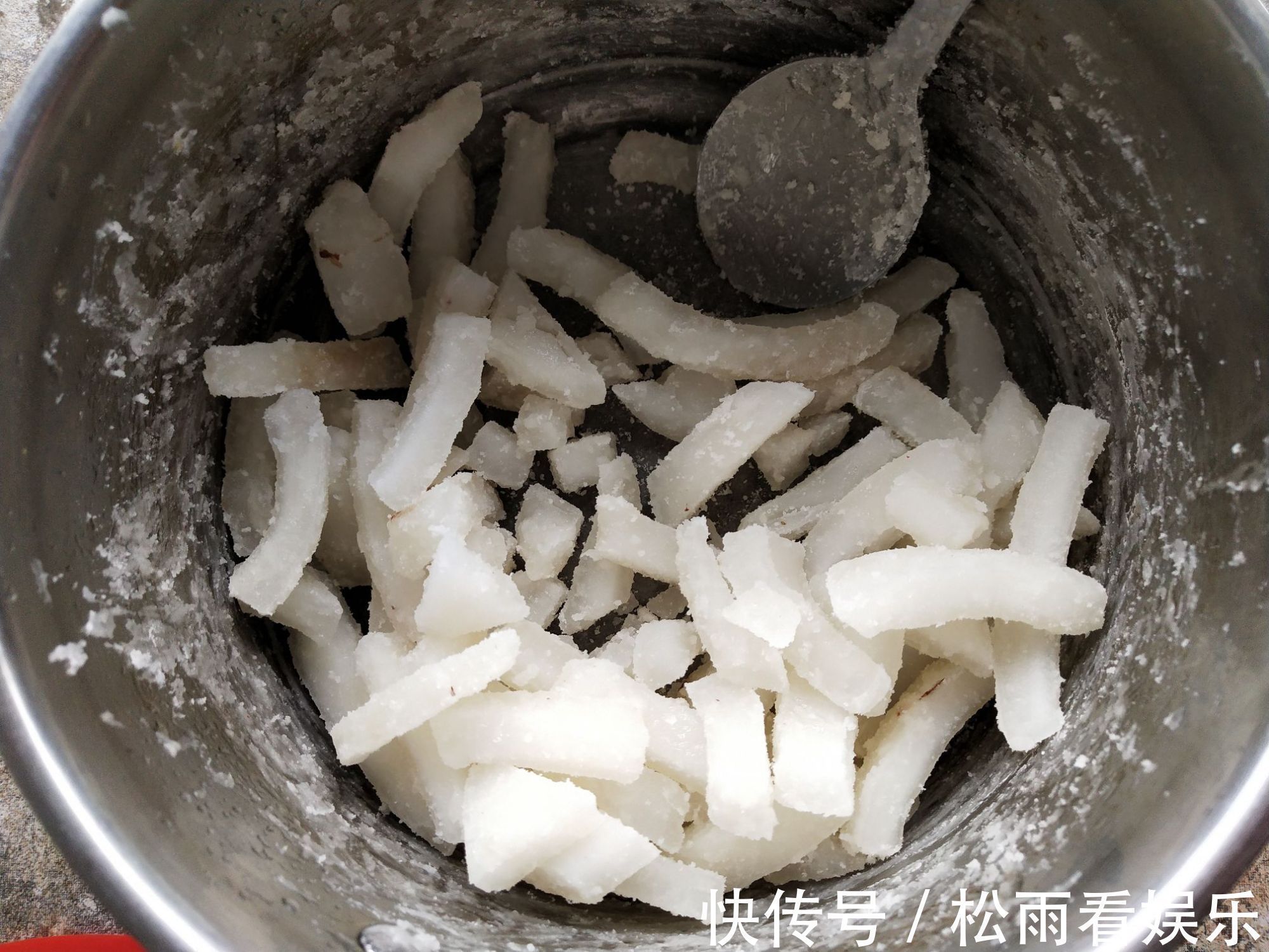 椰子|它是“维C之王”,皮肤黑要多吃,抑制黑色素形成,扔掉太可惜