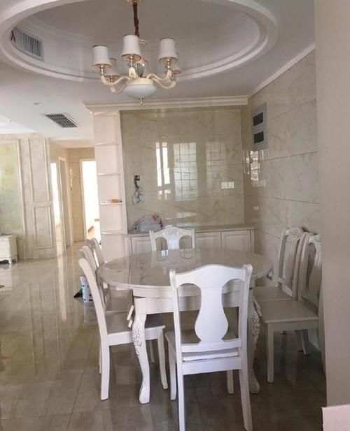 阳台|参观同事家新房，全屋贴瓷砖，还把冰箱放在阳台的，头一次见啊