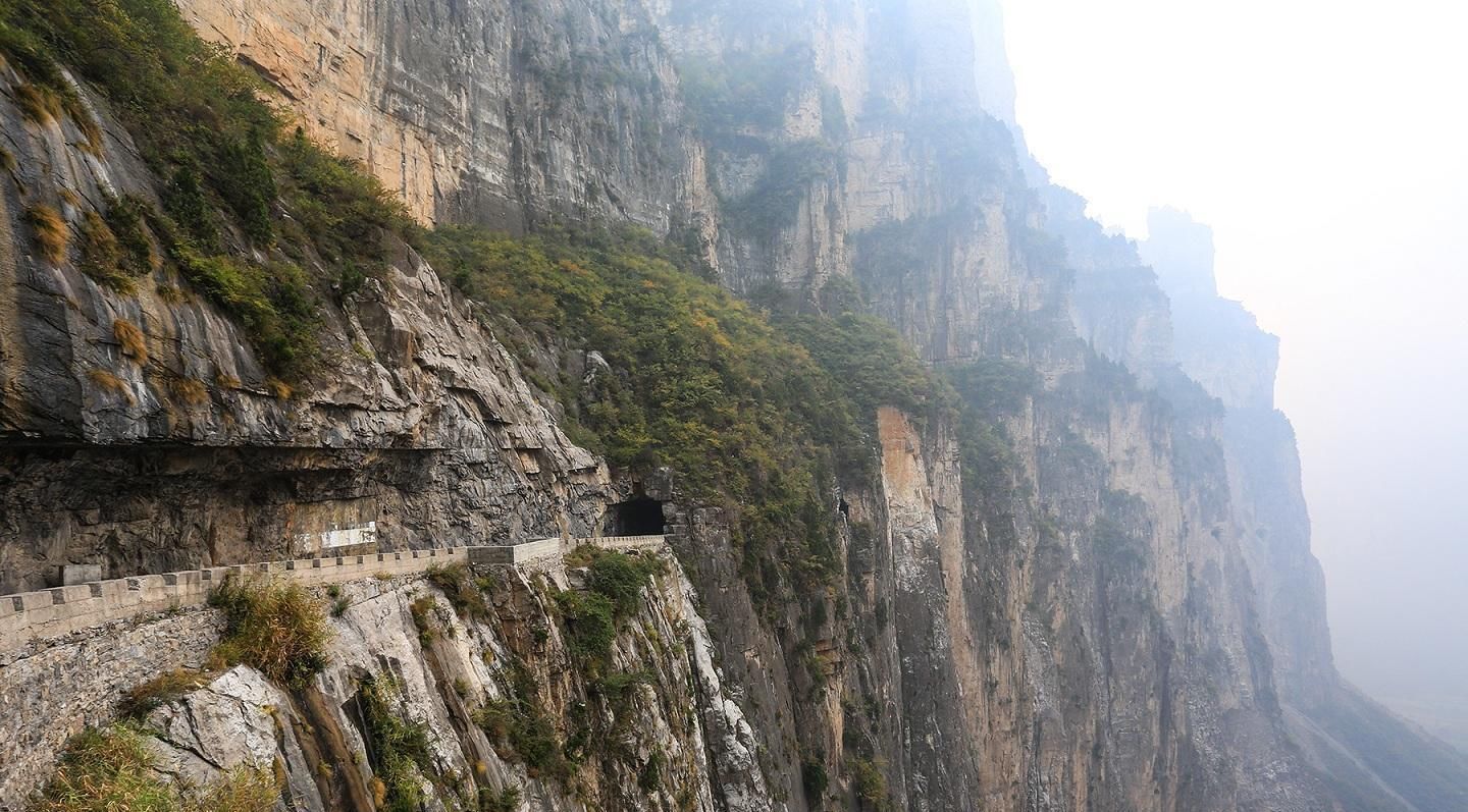 老年|奇闻中国发现“井底村”，与世隔绝几千年，出行要靠爬梯子