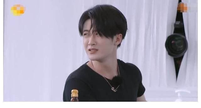 李雪三|赵丽颖回归《中餐厅》，当面调侃黄晓明，从客人秒变员工不当外人