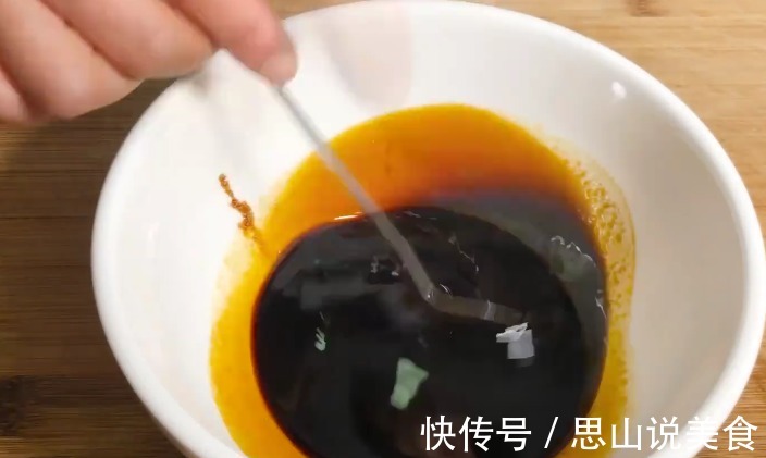 五花肉别做老一套了,试试这个新做法,香味四溢,比红烧肉过瘾