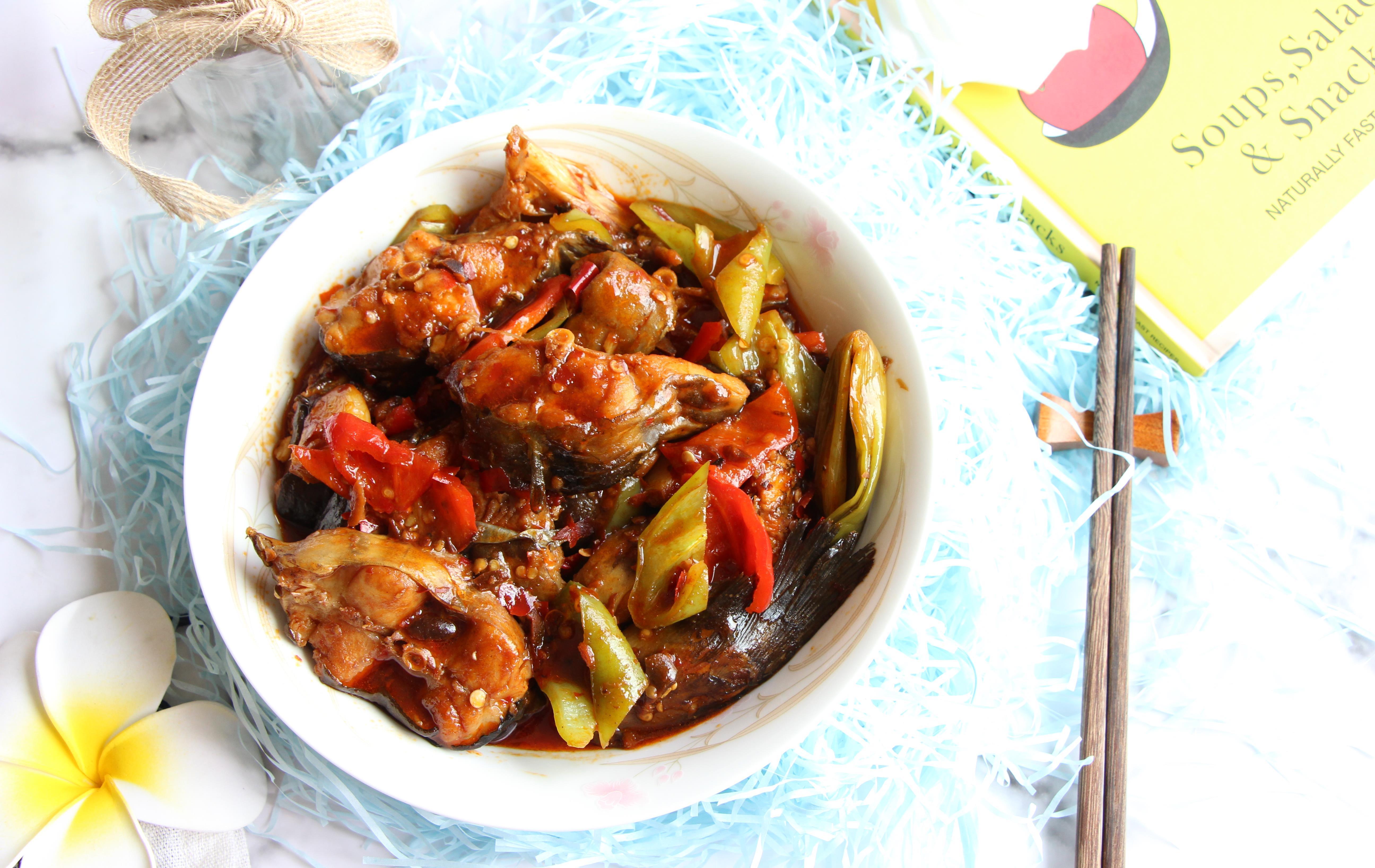  适量|比炖茄子还好吃的鲶鱼做法，香辣可口蒜香浓郁，能撑死两个老爷子