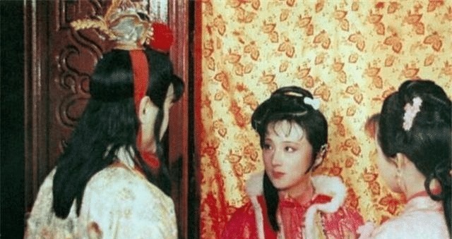 红楼梦@《红楼梦》薛家母女对她很冷漠, 但她也看穿了她们, 所以忌惮她们!