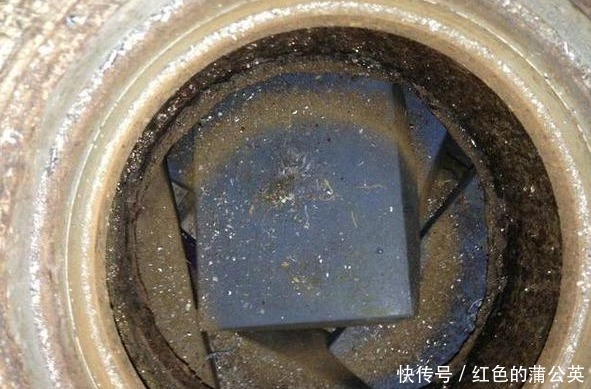 旧房|小伙打扫先辈旧房时,偶然看到“密码锁”,撬开一瞧顿时乐开了花