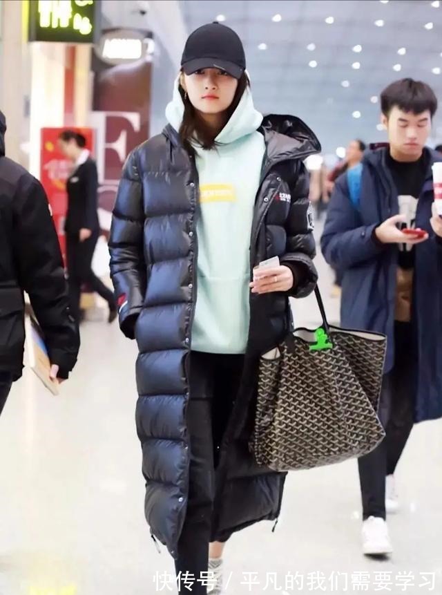 冬季 冬季穿羽绒服最怕显胖,试试这四个“年轻款”,有气质还减龄显瘦!