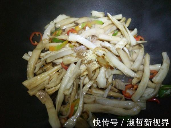 菌盖|杏鲍菇更地道的做法,下酒又下饭,简单又营养,一大盘不够吃!