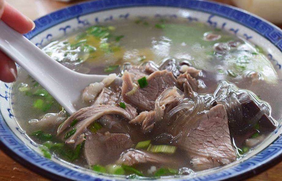 炖羊肉汤,别放太多料,只需2样,牢记4点,羊汤香浓又美味