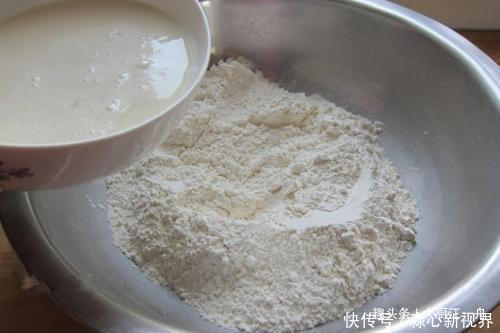 江一舟|蒸馒头时，只放酵母就大错特错！多放这2样，馒头蓬松暄软有嚼劲
