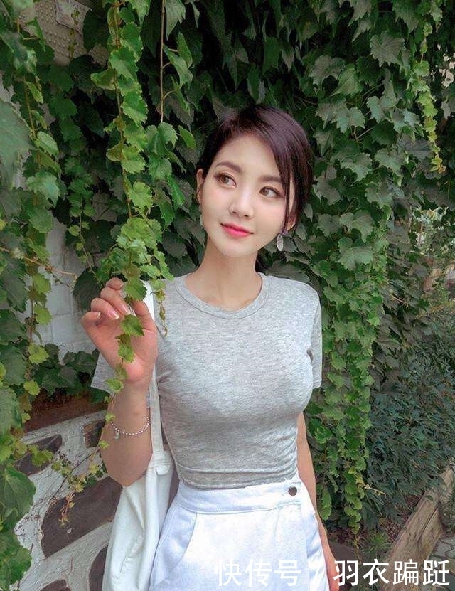 小姐姐|街拍:甜美靓丽的小姐姐,凹凸有致的性感身材,让人怦然心动