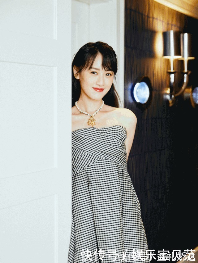 淡颜系|双眼皮、一字眉已经过时了,现在的美女标准是这样……