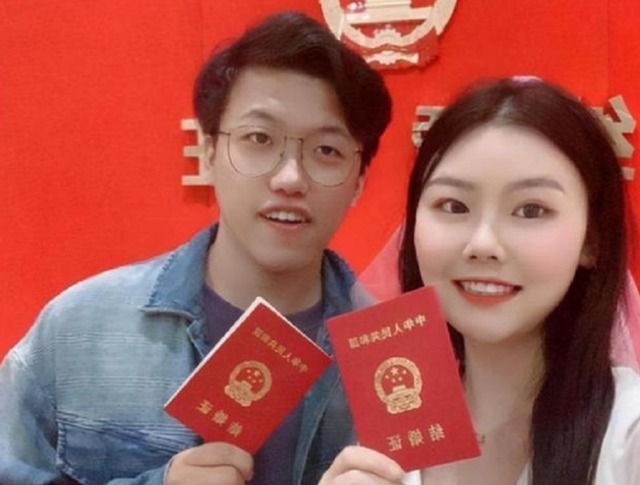 结婚证|“天生一对”结婚证火了,看完夫妻姓名,网友:孩子该取啥名?