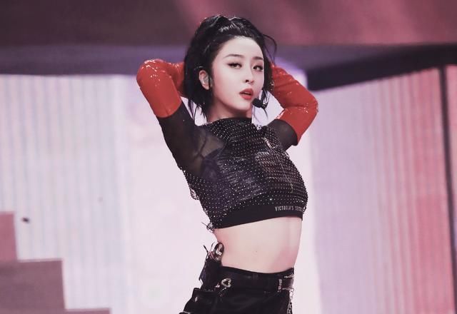 难怪|618晚会UNINE和THE9用一套麦赵小棠佩戴李汶翰话筒,难怪出问题