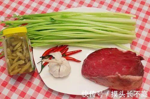 好吃|【舌尖美食】 一道简单的小炒牛肉，嫩滑爽口，上桌秒光，好吃到舔盘！