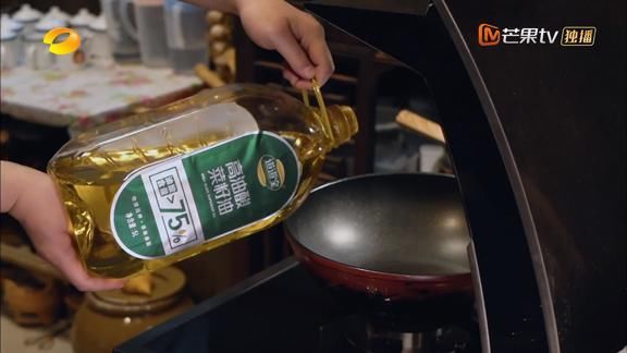 油菜花|张艺兴首次担任《向往5》大厨，道道全惊喜你品！你细品