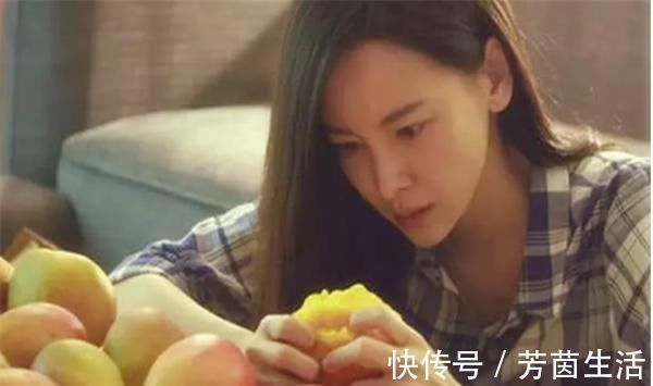 游本昌吃坏食物王宝强喝牛奶,而她吃20个鸡腿,见到鸡腿就想吐