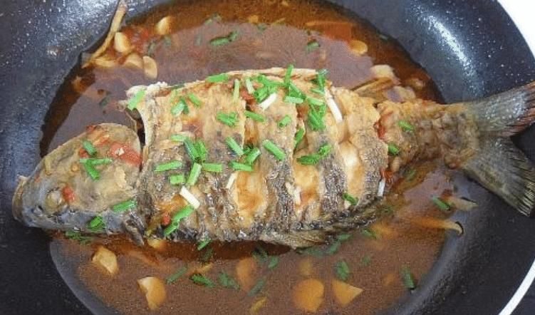 做家常炖鱼,“去腥”不能只用料酒,做好3步,鱼肉无腥味很鲜香