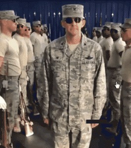 |搞笑GIF:说出来你可能不信 我今天被一个小女孩骗了