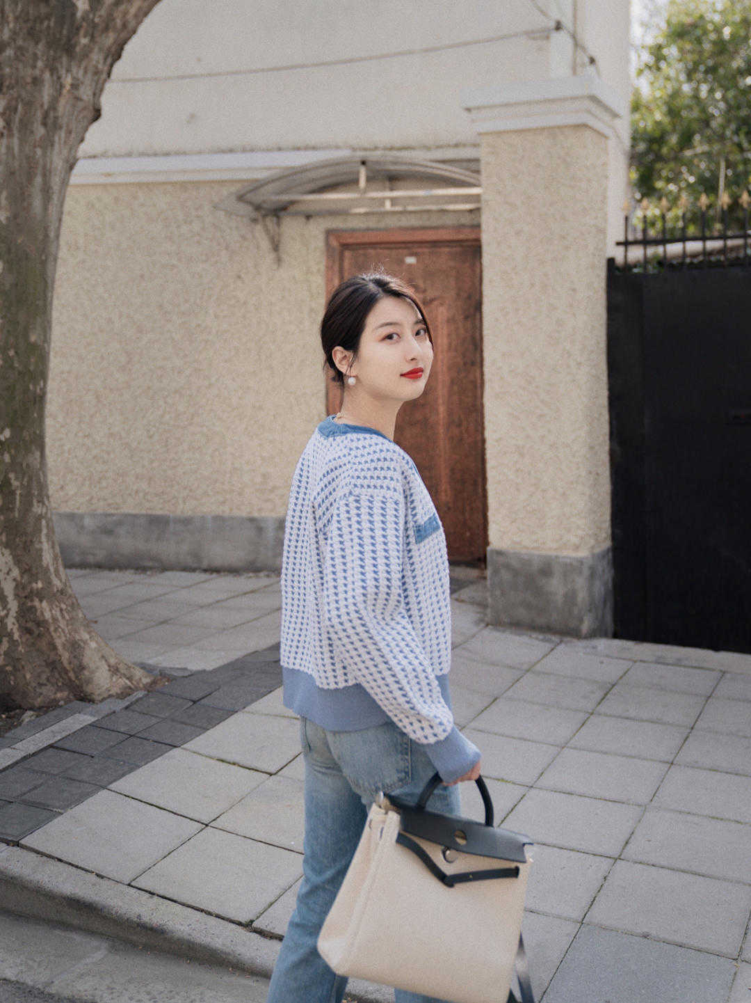 小姐姐|女生如何拥有大长腿?试一试“牛仔裤”这样穿,不仅显瘦还百搭