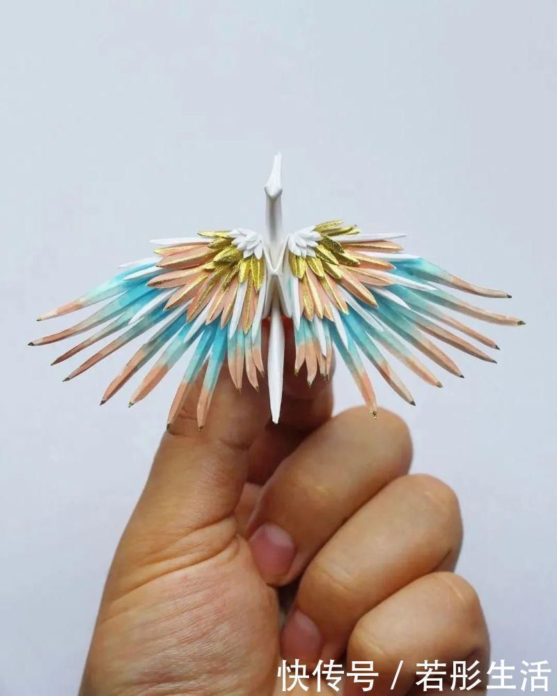 翅膀$抑郁小哥把一只2毛钱的千纸鹤折成了我买不起的样子,不但病好了还年入百万