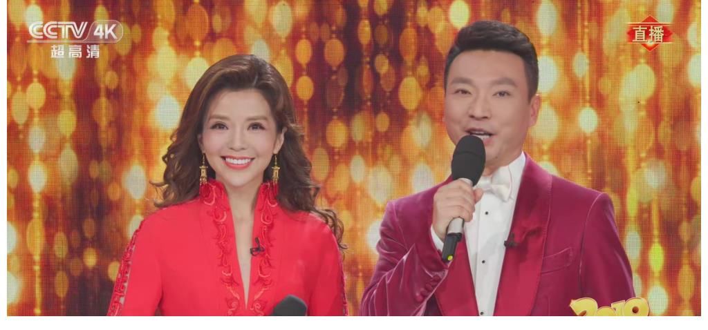 公开|朱迅录制央视节目路透照公开，生图皱纹明显，神采飞扬难掩老态