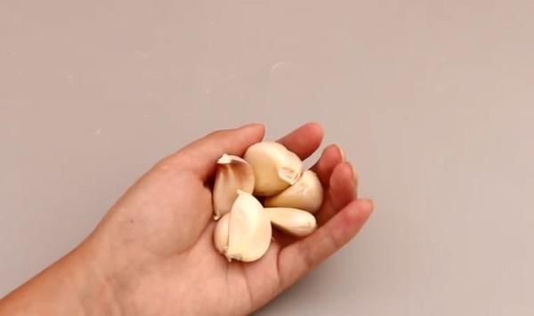 大蒜|大蒜泡白酒,解决了很多男女都有的烦恼,后悔现在才知道