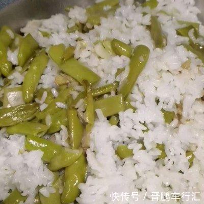 四季豆焖饭|方便简单家常菜四季豆焖饭,让你吃了还想吃