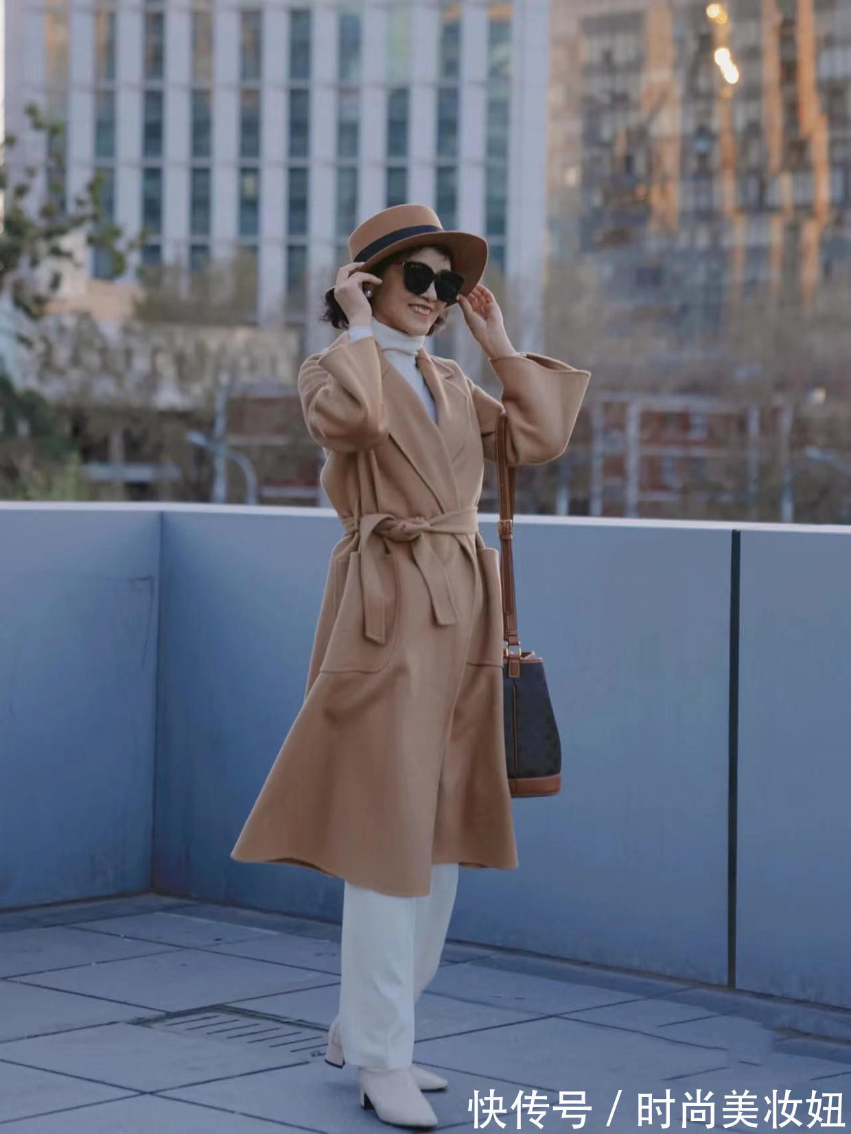 穿搭|真正见过世面的女人,穿衣简洁又高级,这位60岁奶奶气质真高雅