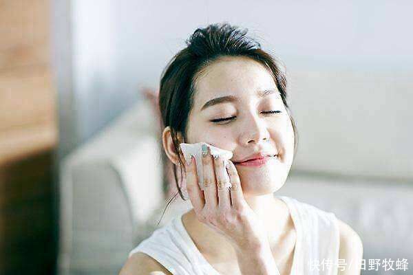 蜂蜜能淡化色斑吗？蜂蜜加什么可以祛斑美白？