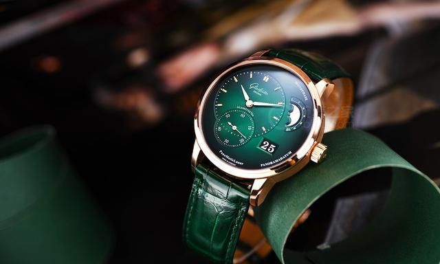 腕间的绿意 来看看格拉苏蒂原创的新绿表