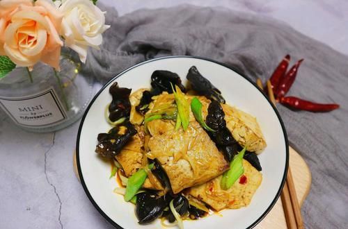 黑木耳加此物，等于“通栓剂”，每天吃一盘，血栓一扫光