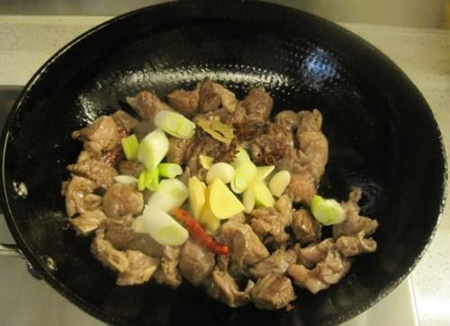 羊肉|炖牛羊肉,无需高压锅,多加1样它,半小时炖酥烂,不腥膻还入味