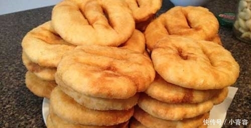 红薯跟鸡蛋是绝配,不用发面,做好吃的红薯饼,松软鲜美,特好吃