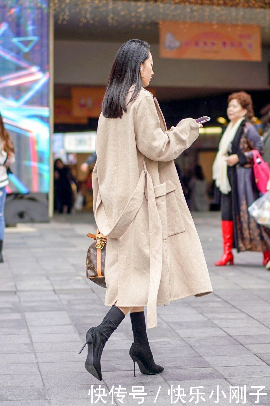 是时候把大衣写在购物清单上了,这个冬天只要时髦,拒绝臃肿
