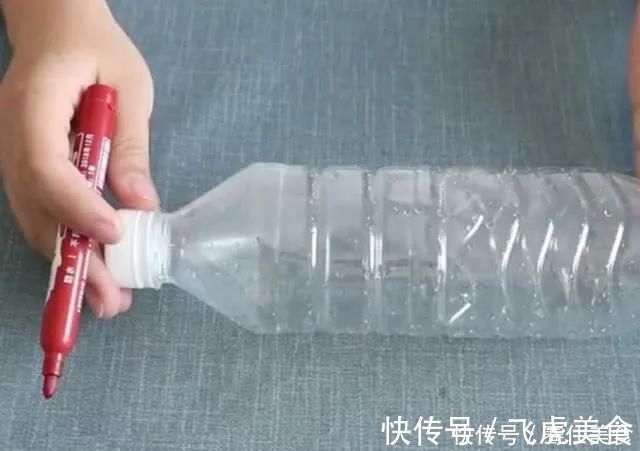 家里剩的肥皂头,放在塑料瓶里效果太好了,一年能省好多