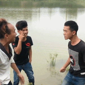 |搞笑GIF:单身久了 还有哪项秀恩爱的姿势不会