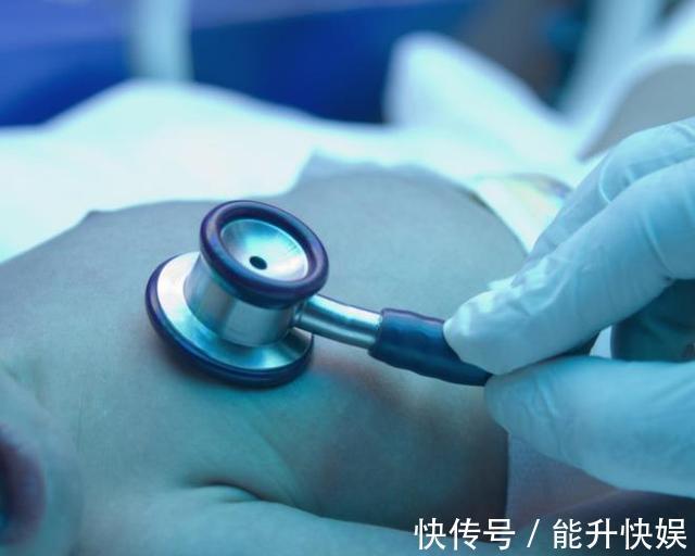 喂养|盲目坚持母乳喂养,却让宝宝活活饿死!奶粉真的那么差吗