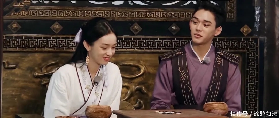 黄旭熙 《奔跑吧》太尴尬:黄旭熙叫错周也角色名,李纯跳樱花舞好违和