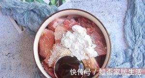 不能出门在家吃什么简单美味又营养？送您嫩滑又多汁的南瓜蒸排骨