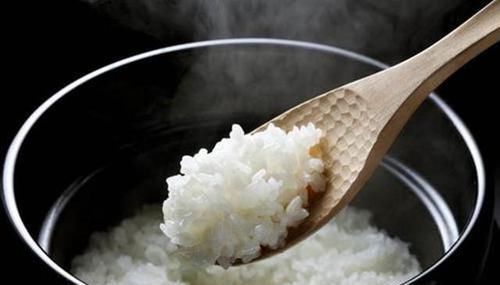 大米|煮饭时,大米究竟洗几次比较好许多人都弄错,难怪米饭不香不软